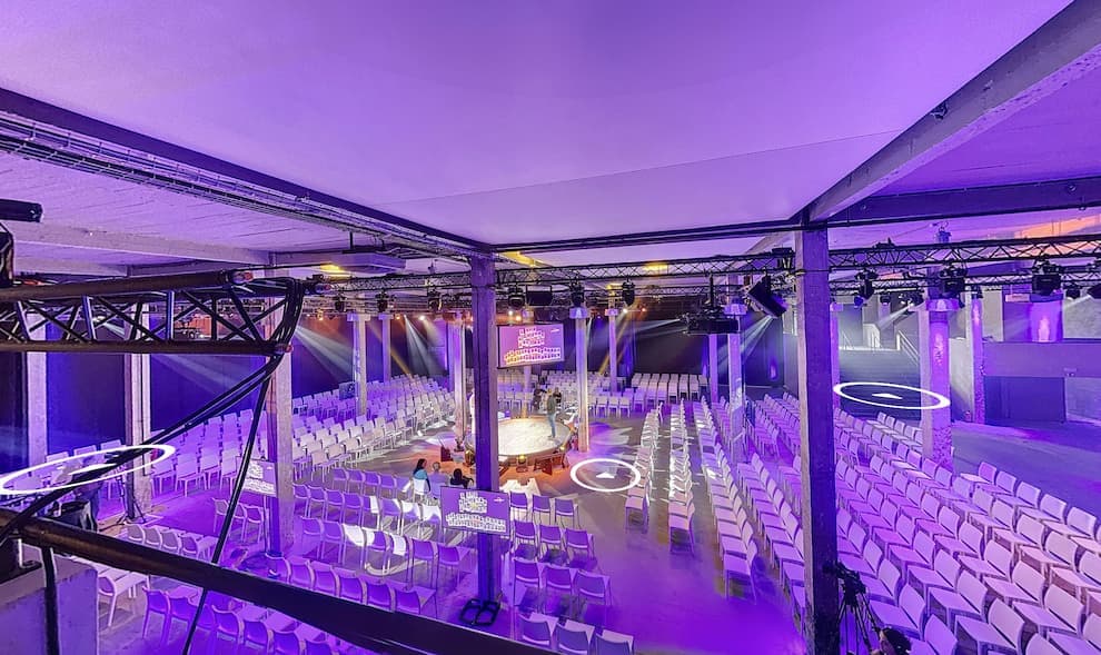 Conference setup for 600 guests at SILO Brussels